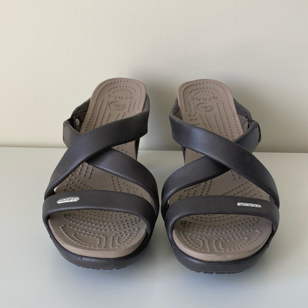 Crocs Women's Cyprus lV Heel Strappy Heel Pump Slip On Sandal US Size 10 EUC